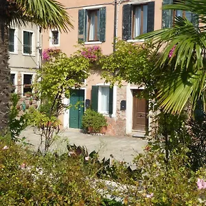 Sestiere Dorsoduro, A Due Passi Da Zattere Apartment Venedig